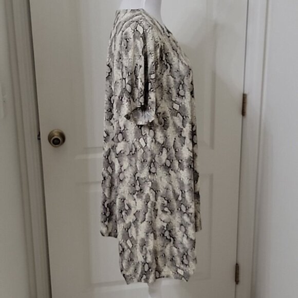 Above and Beyond White/Grey Floaty Short Sleeve Sz 2x - Picture 9 of 12